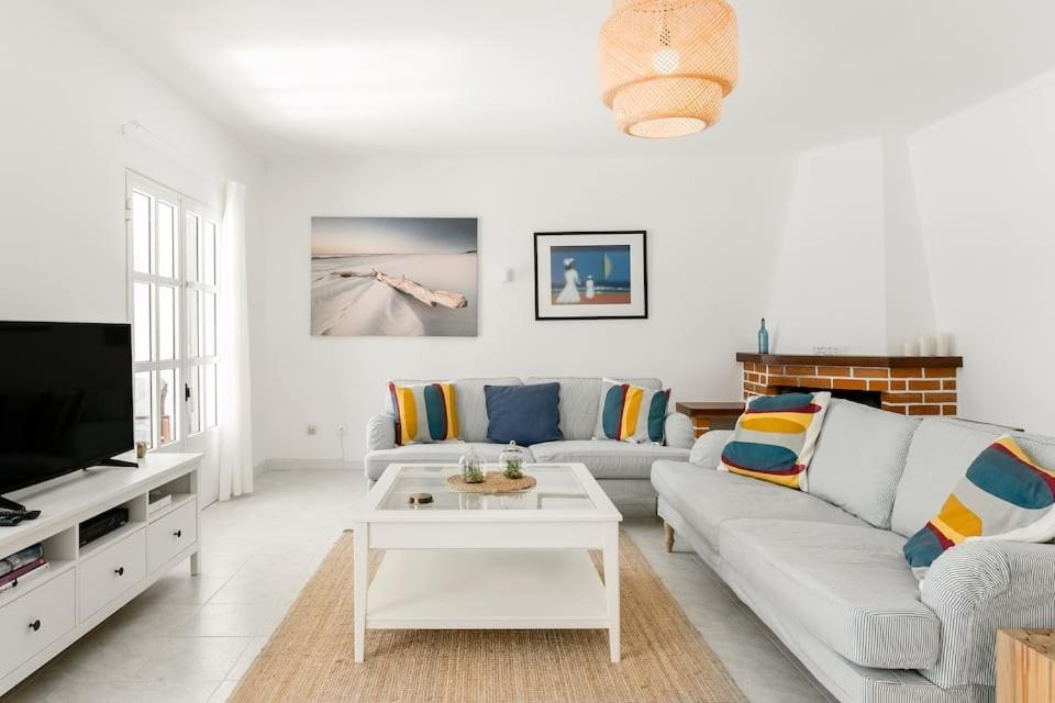 Beachfront Villa With Private Pool In Manta Rota Vila Nova de Cacela Exteriör bild